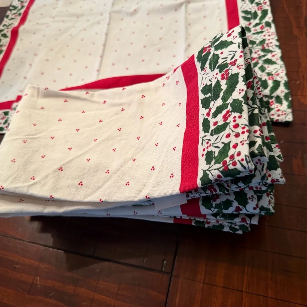 Sur La Table Mistletoe Holiday Napkins set of 11